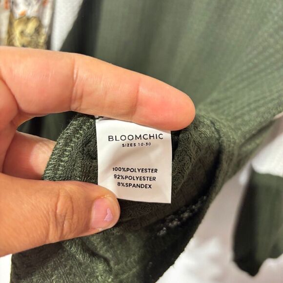 Bloomchic Womens Blouse Top 22-24 Green Floral Raglan Colorblock Patchwork Knit - Picture 6 of 7